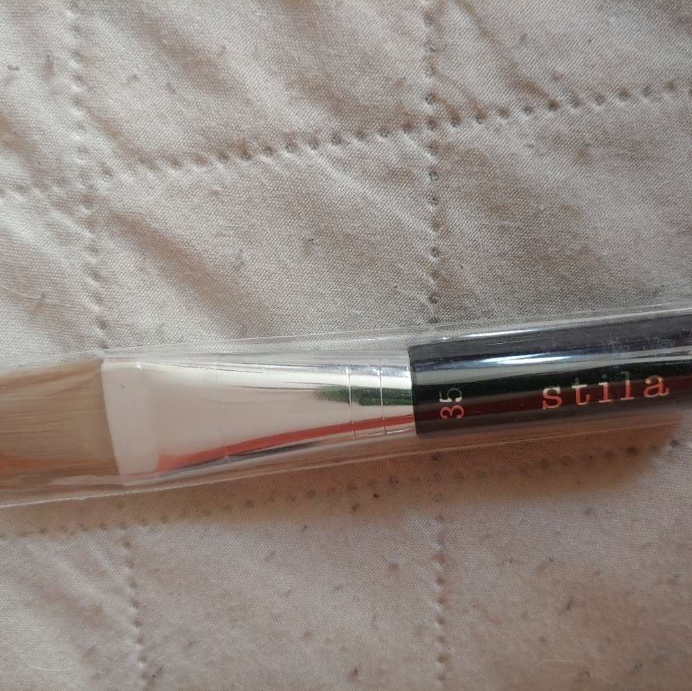 Foundation, concealer and brush kit - Picture 5 of 5
